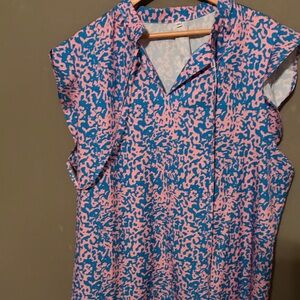 Stylish Pink and Blue Women's Top tag says 2xl listing as xl that's how it fits